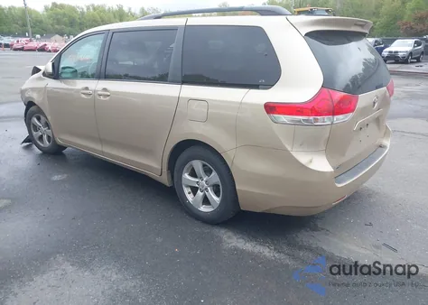 2011 Toyota Sienna Le V6 z USA, uszkodzony, nr VIN 5TDKK3DC2BS006651